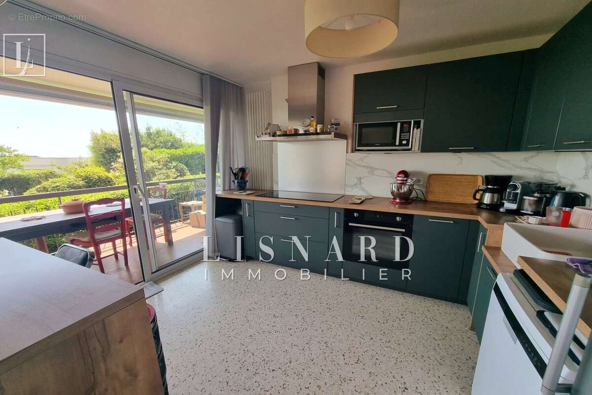 Appartement à VALLAURIS
