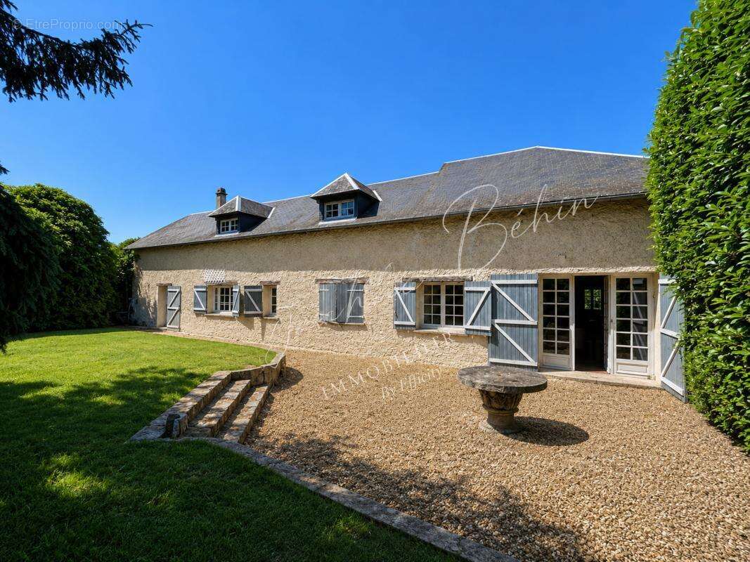 Maison à HOUDAN