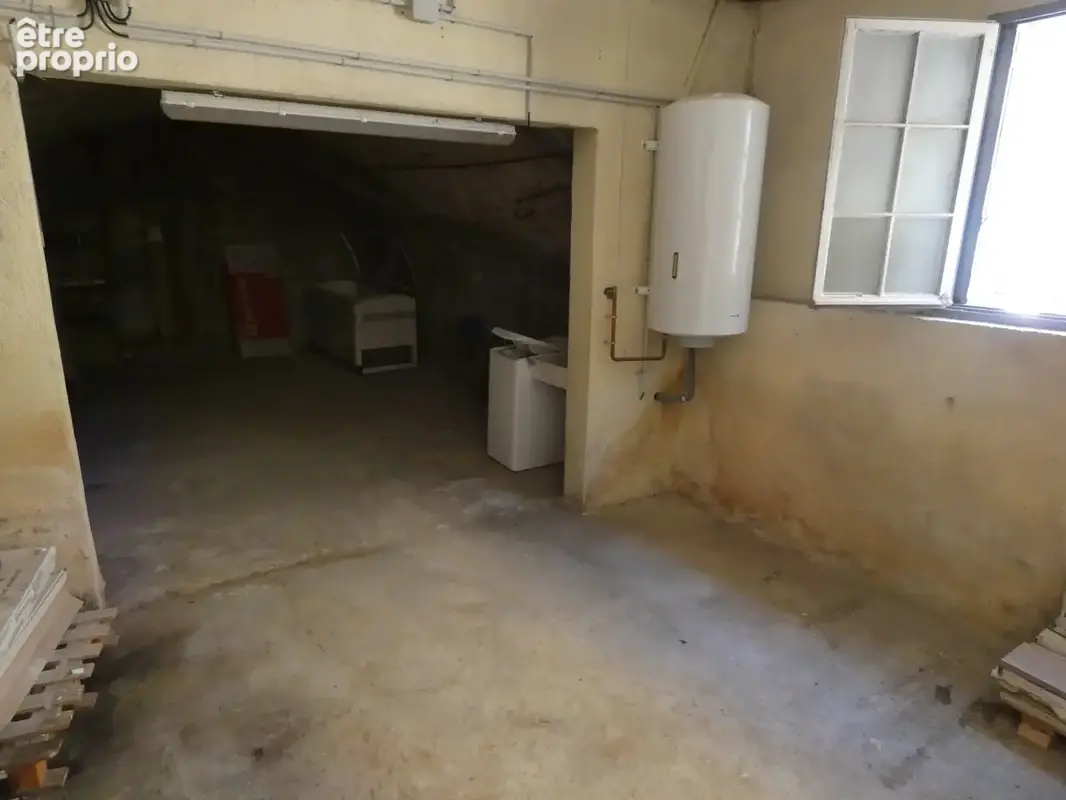 Bagard, centre du village , maison sur trois niveaux avec garage - photo 9