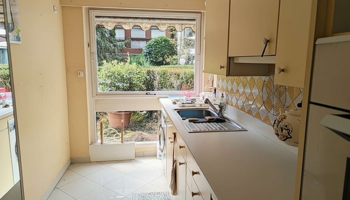 PARLY 2, bel appartement de 4 pièces avec jardin (160 m2), cave et box - photo 3