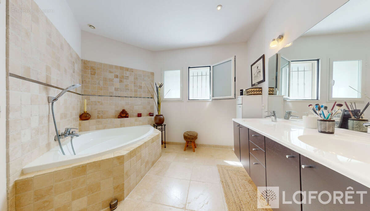 Maison Frejus 5 pièce(s) 170 m2 - photo 8
