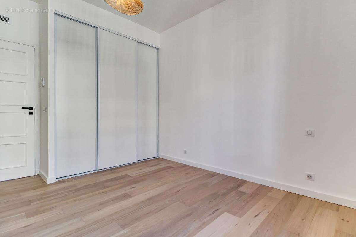 Appartement à SAINT-LAURENT-DU-VAR