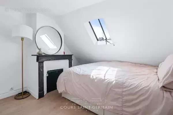 PARIS 9ᵉ – Rue Pierre Fontaine – Charmant 3 pièces en dernier étage - photo 8