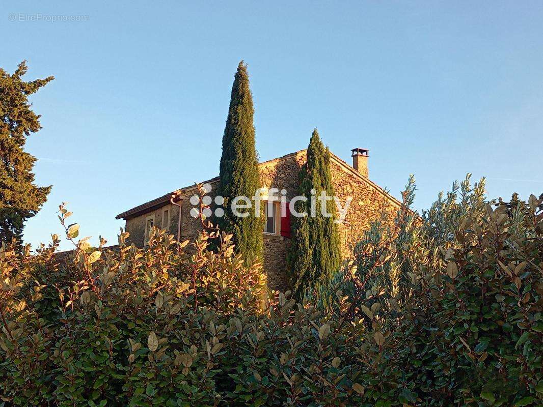 Maison à CAMARET-SUR-AIGUES
