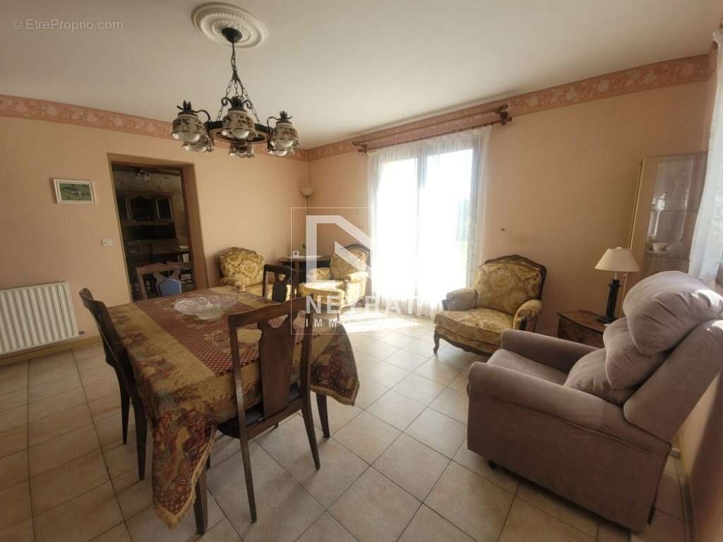 Maison à SAINT-LEGER-SUR-VOUZANCE