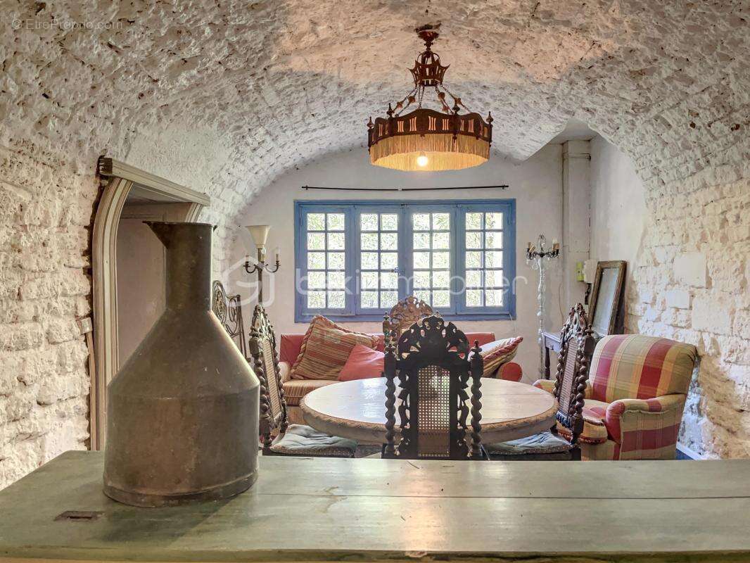 Maison à MENERBES