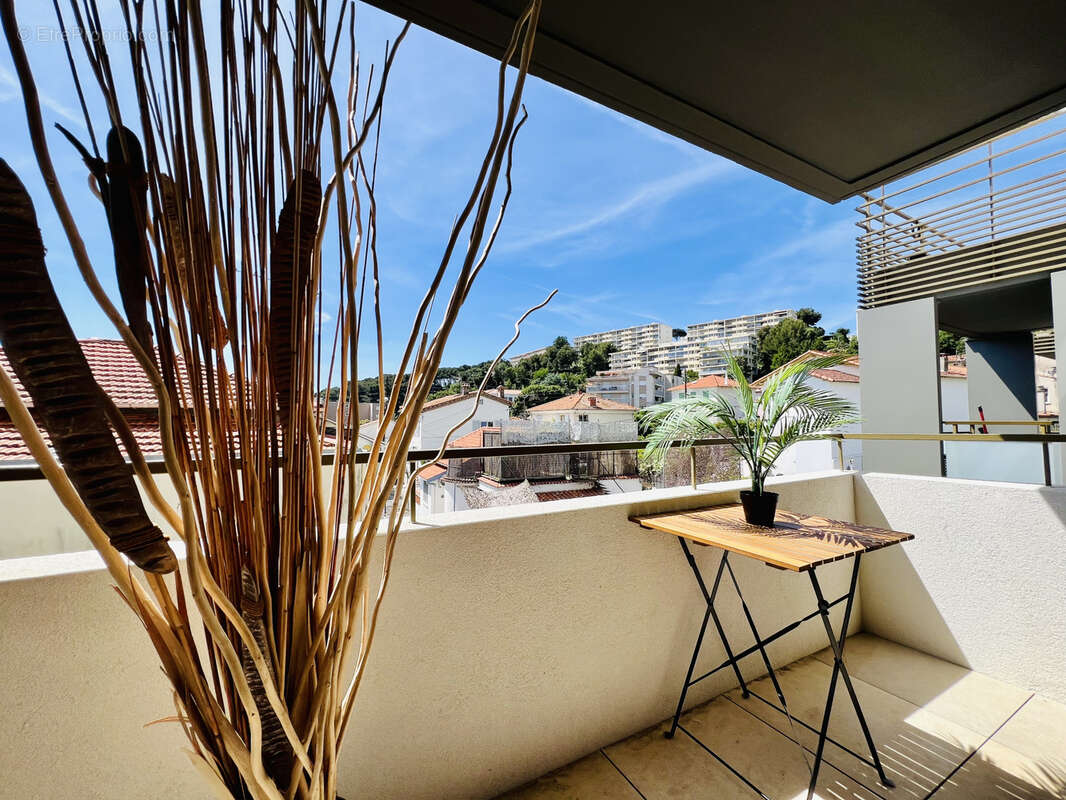 Appartement à SAINT-LAURENT-DU-VAR