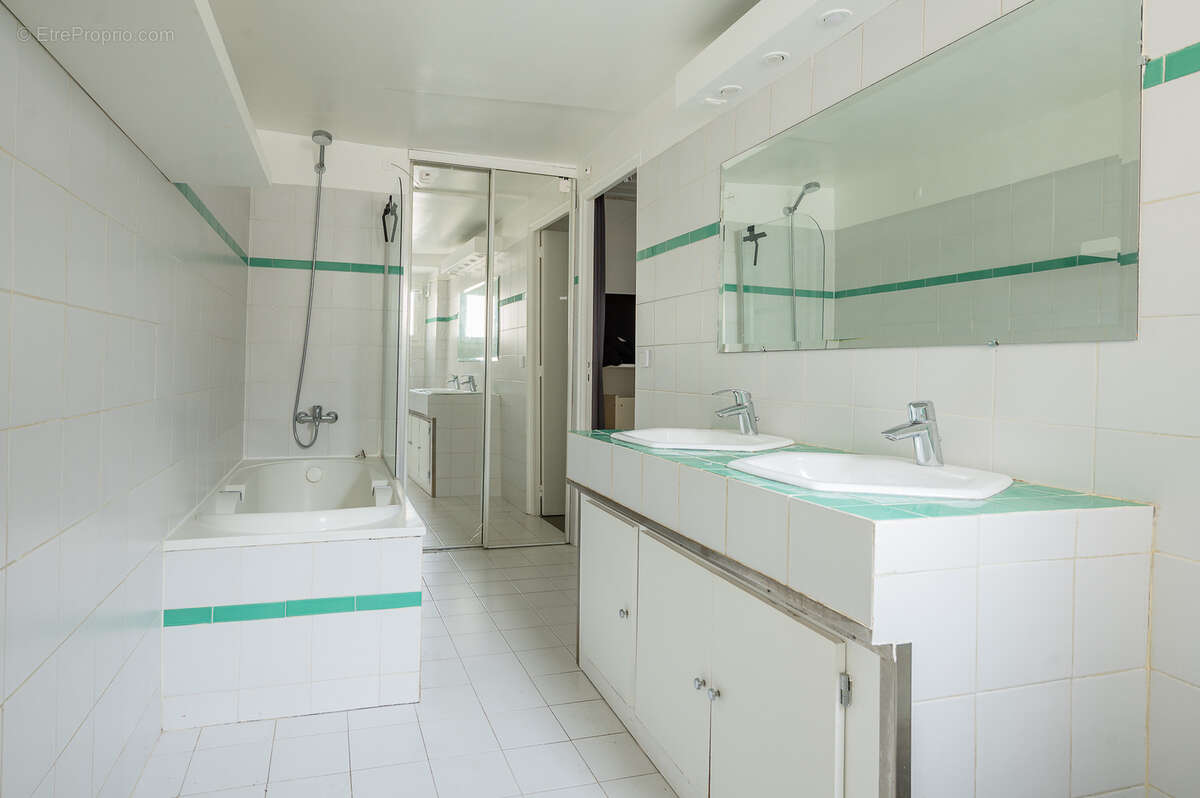 Appartement à PARIS-2E