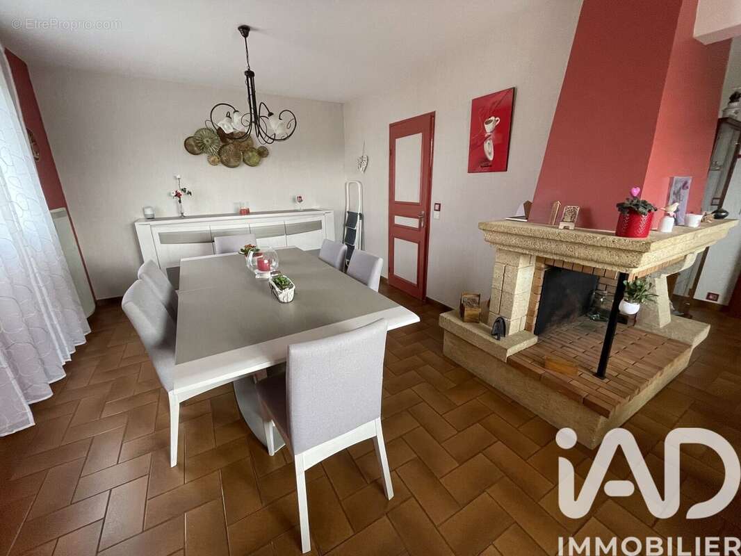 Maison 115 m² à Saint-Germain-Laval  - photo 4