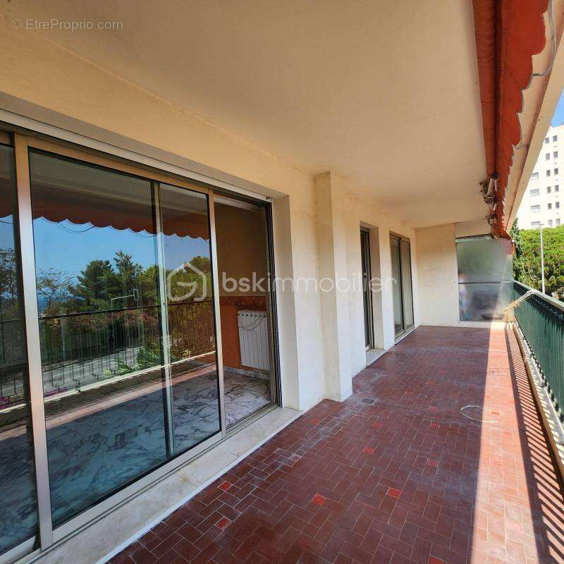 Grand 2 pièces avec terrasse de 19 m², aperçu mer, parking et cave - photo 3
