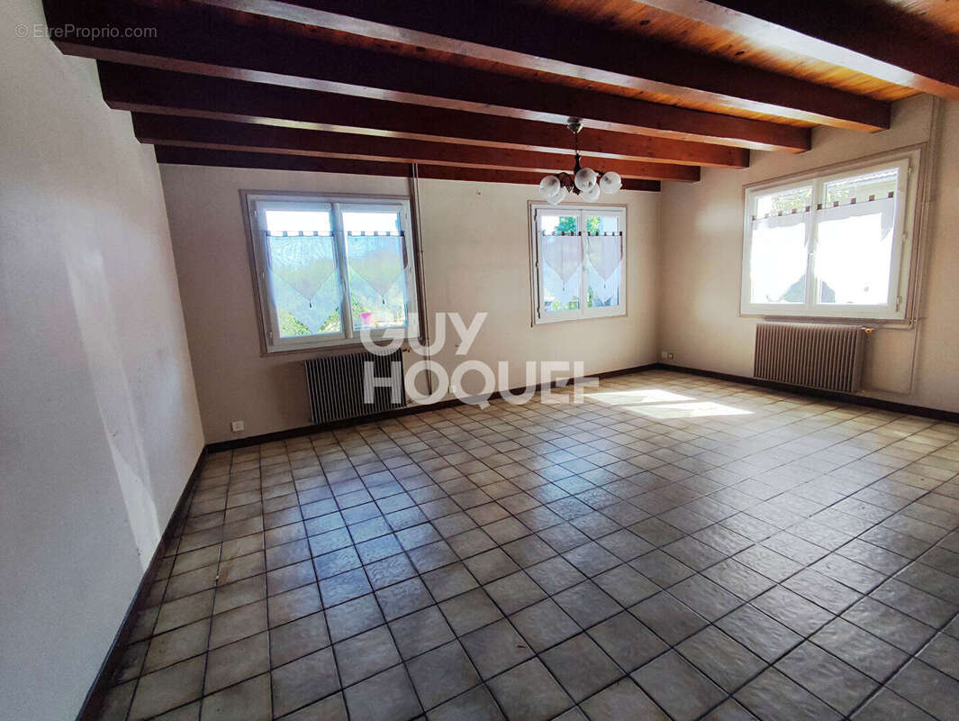 Maison à MORNAND-EN-FOREZ