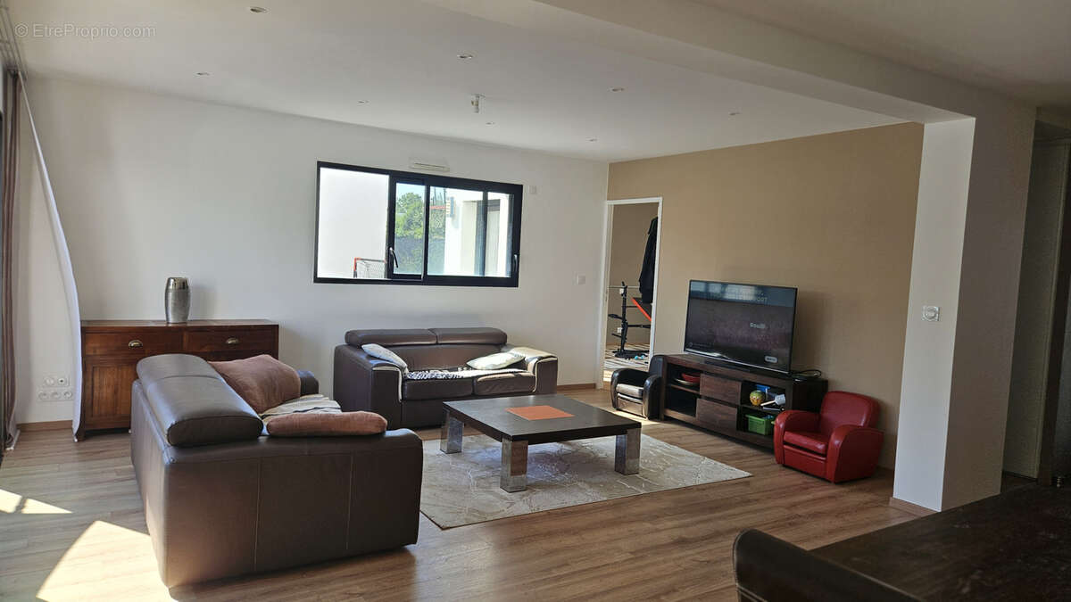 Maison à SAINT-ERBLON