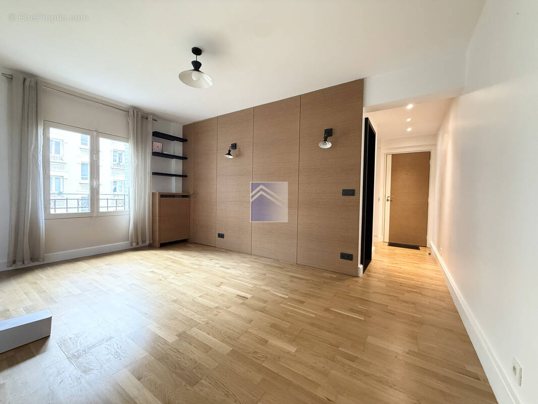 Appartement à COURBEVOIE