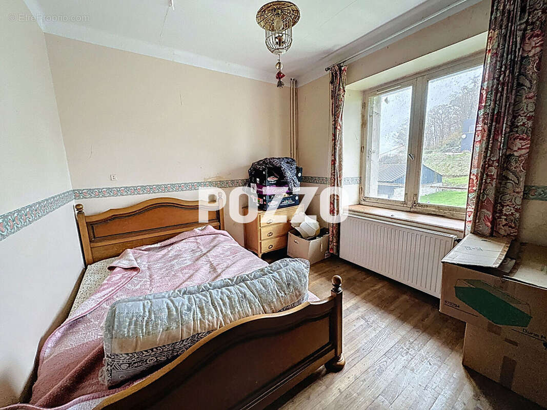 Maison à SAINT-LAURENT-DE-TERREGATTE