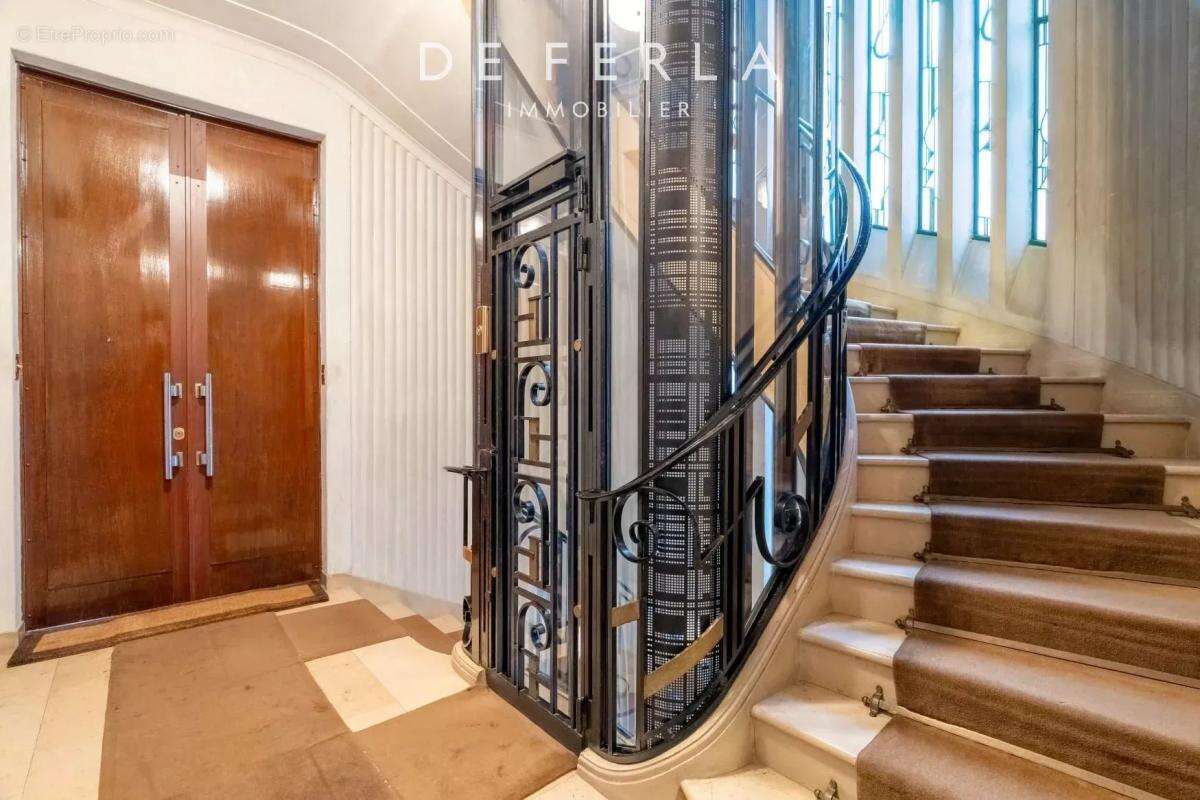 Appartement à PARIS-16E