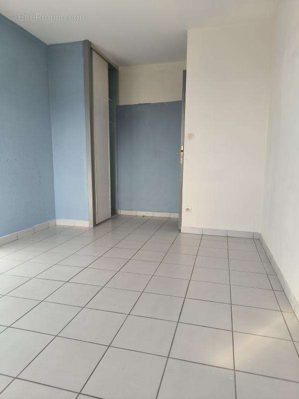 Appartement à SAINT-JEAN-DE-MUZOLS