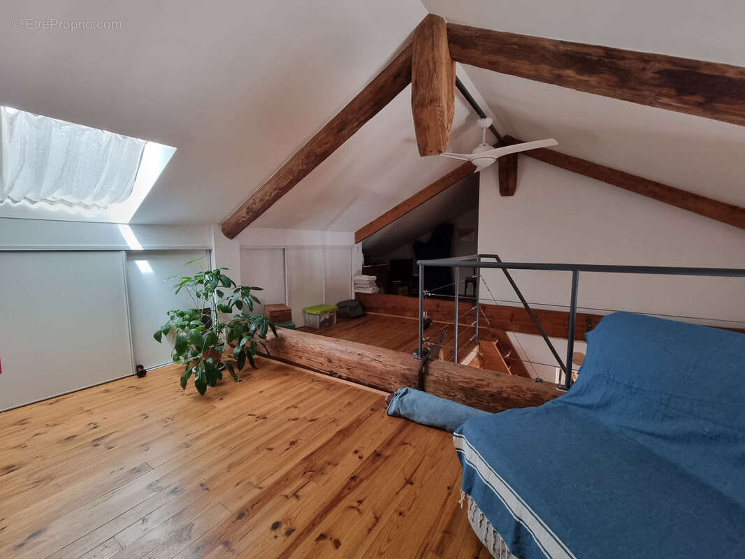 Appartement à BAGNOLS-SUR-CEZE