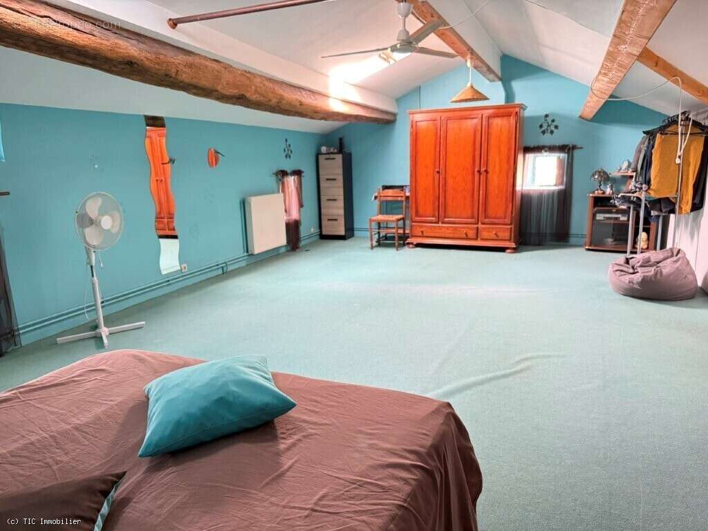 Villefagnan – Maison De 3 Chambres En Excellent Etat Avec Garage Double - photo 15