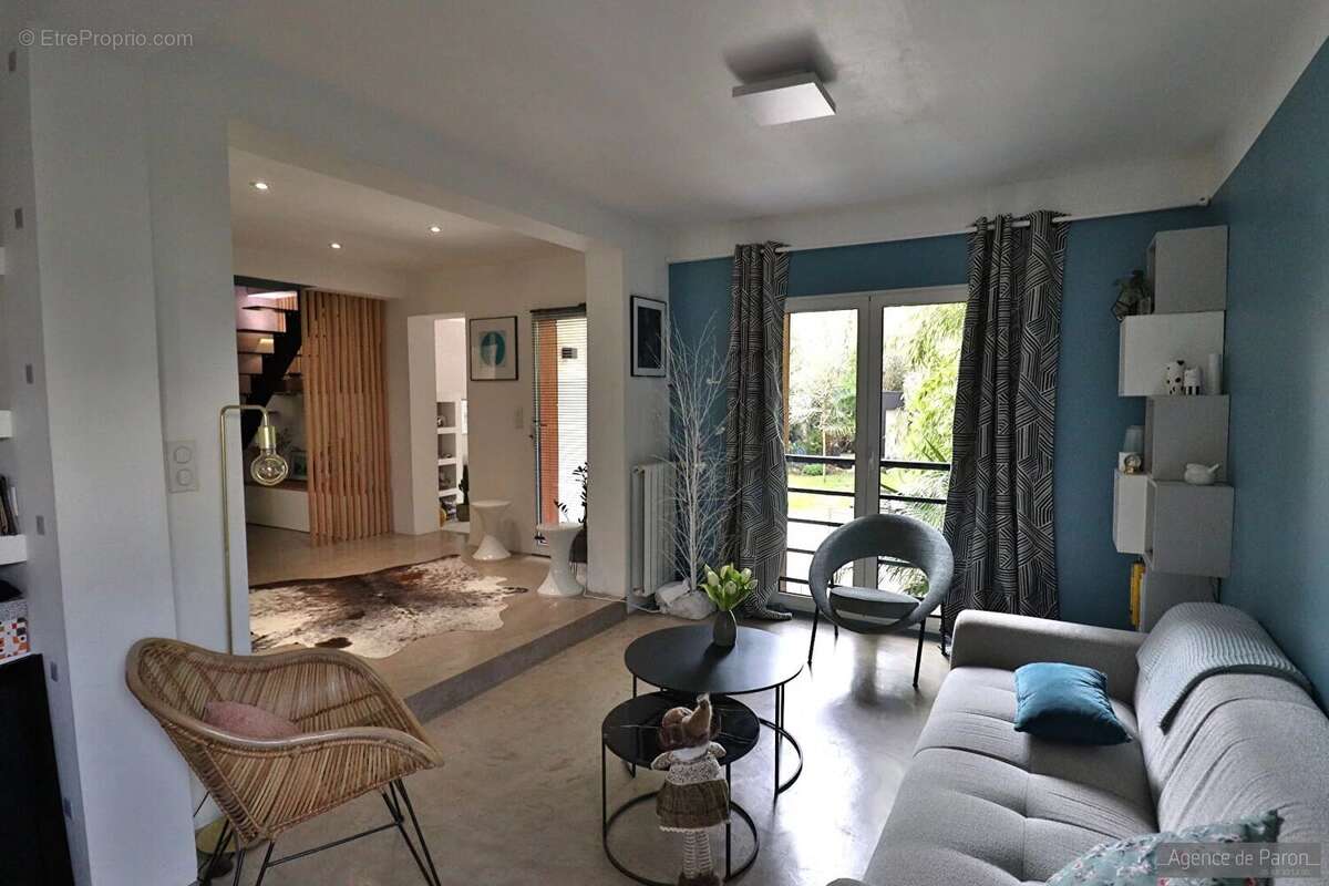 Maison à VERRIERES-LE-BUISSON