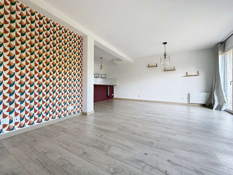 Maison à SAINT-GENIS-POUILLY