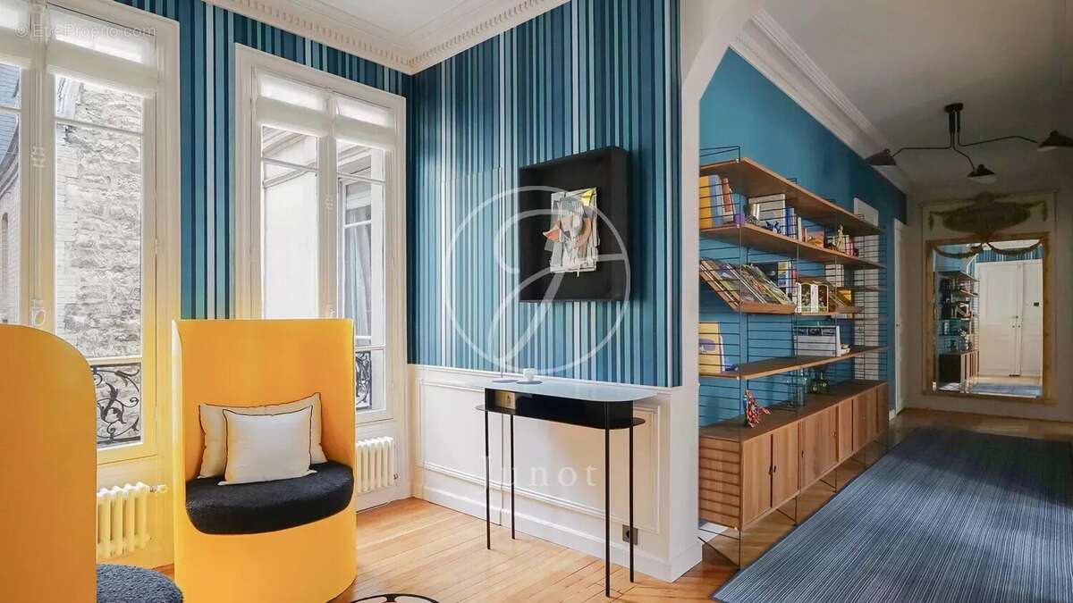 Appartement à PARIS-16E