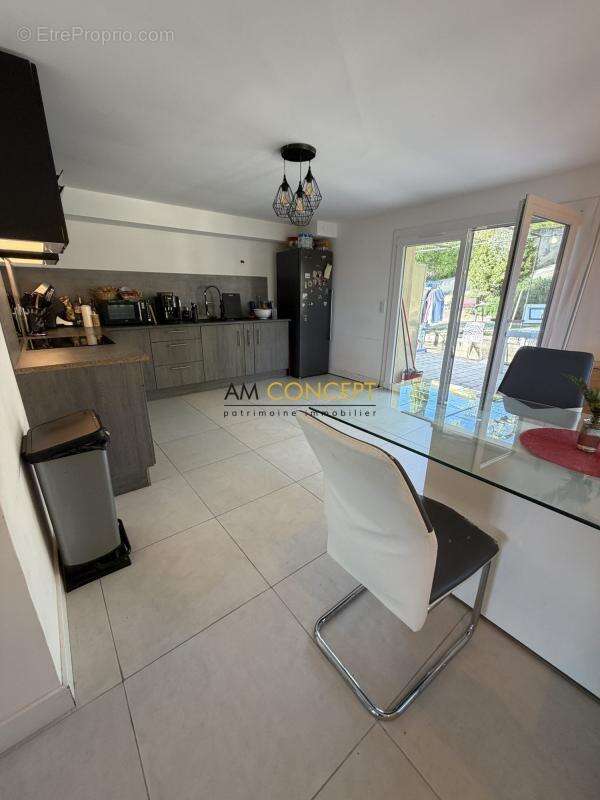Appartement à CONTES