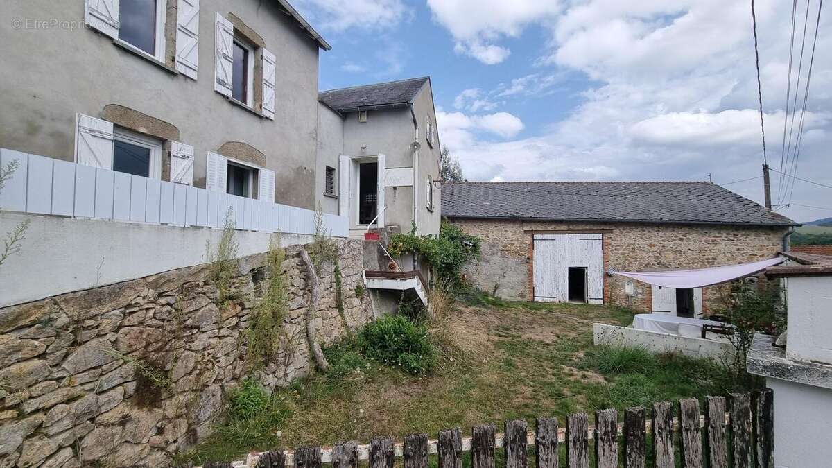 Photo 2 - Maison à LE MAYET-DE-MONTAGNE