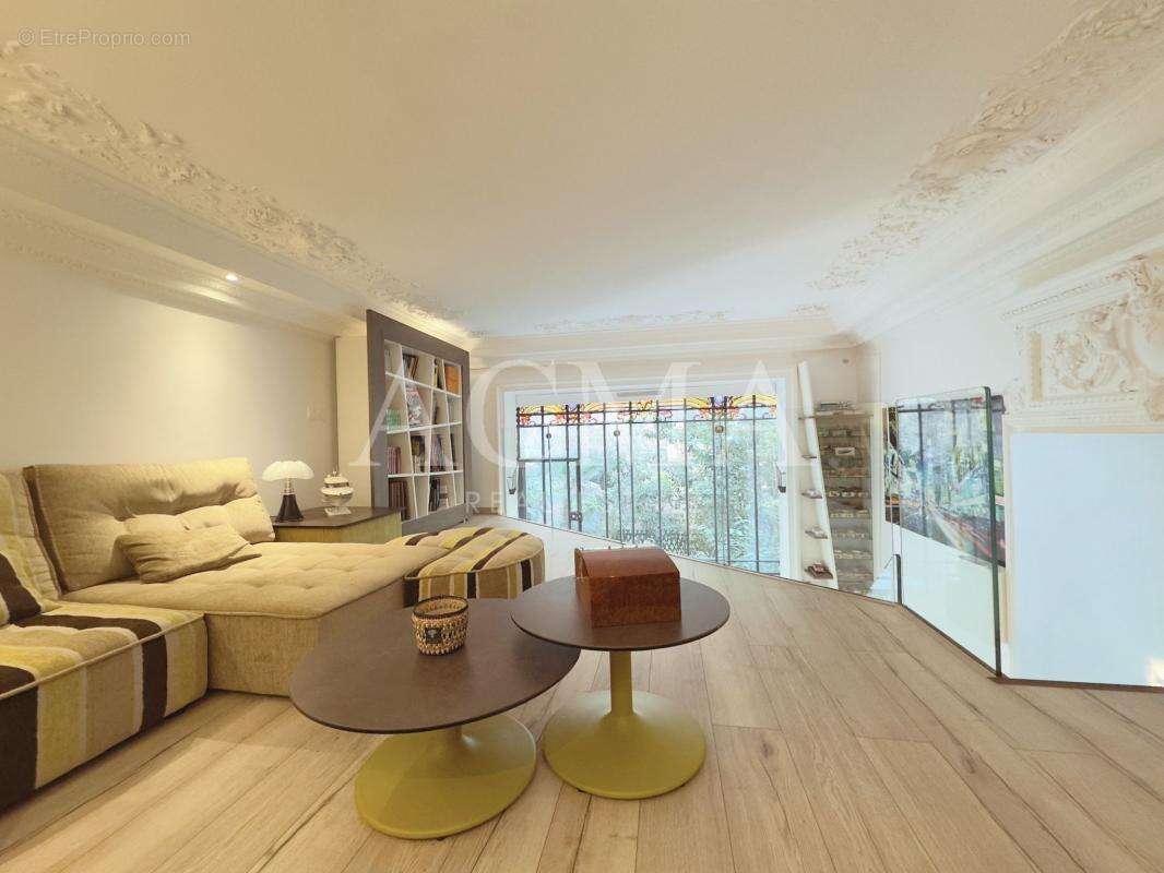 Appartement à PARIS-16E