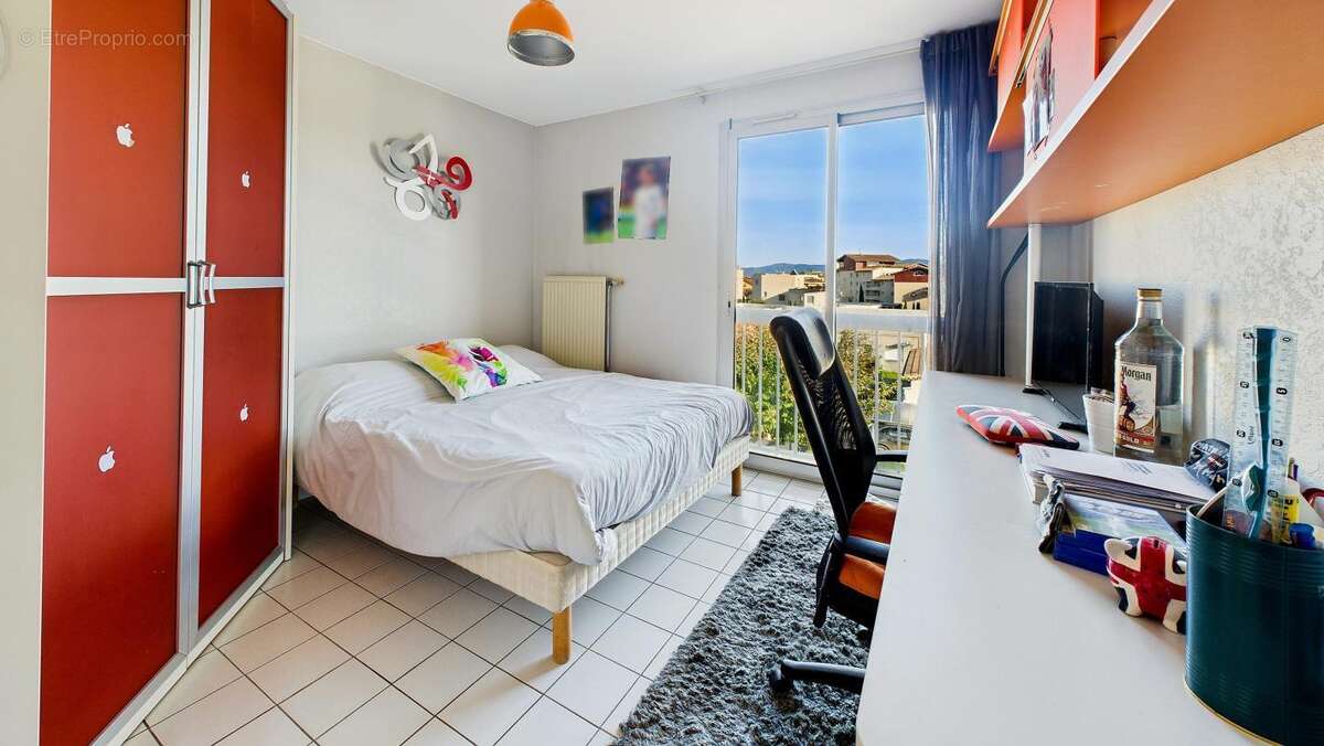 Appartement à GUILHERAND-GRANGES