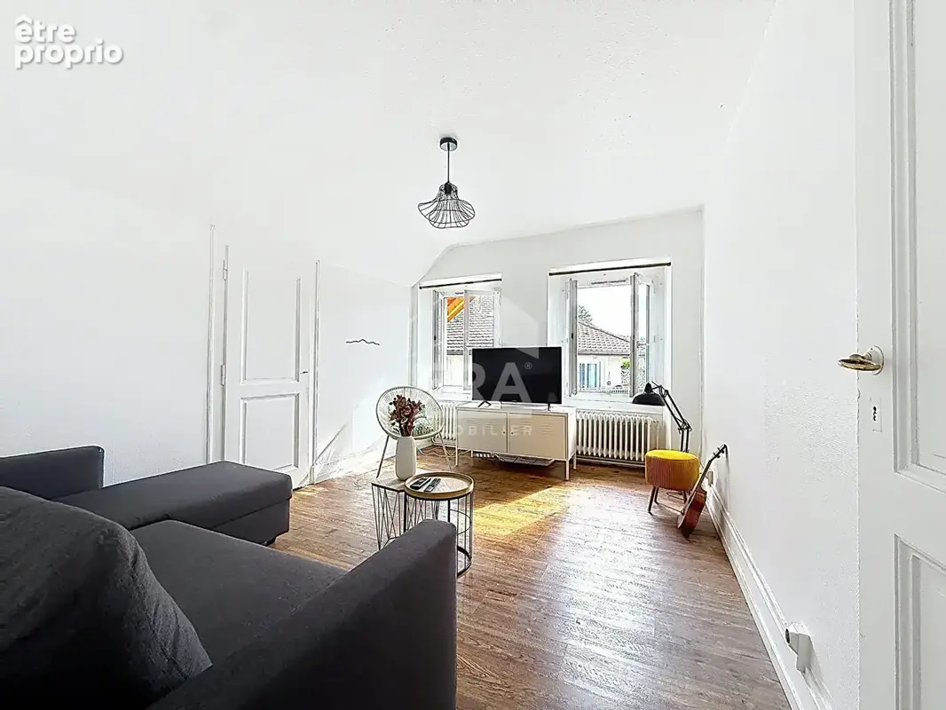 Appartement à ETREMBIERES