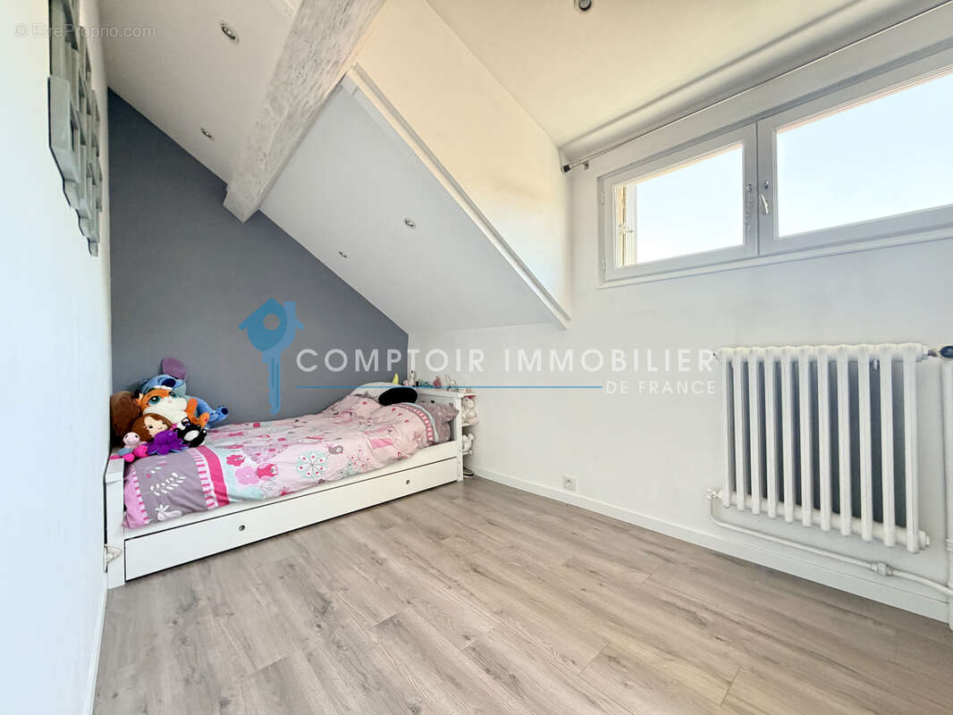 Maison 5 pièces avec jardin et dépendance - photo 11