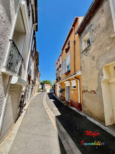 rue - Maison à PEYRESTORTES