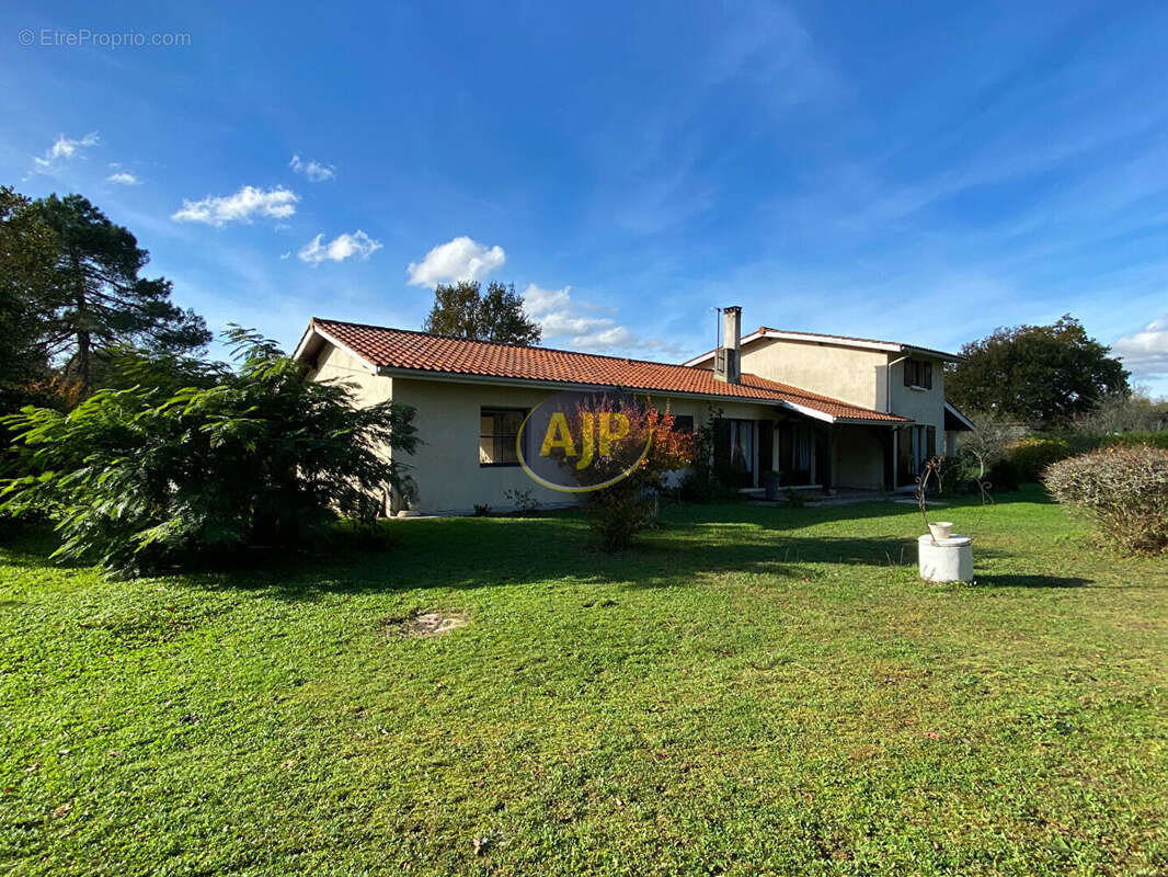 Maison à VENDAYS-MONTALIVET