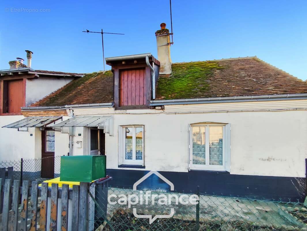 Maison à vendre 3 pièces EPUISAY (41)  -  terrain 330 m²  - - photo 2