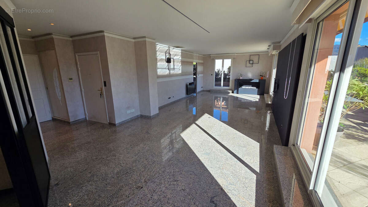 Appartement à AMBILLY