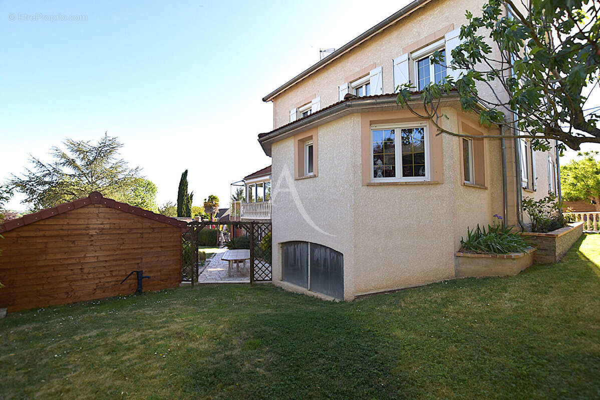 Maison à VARENNES-JARCY