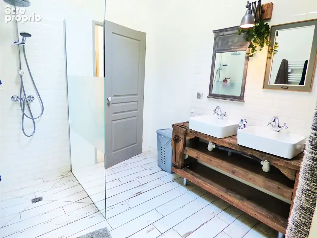 Environnement exceptionnel pour cette girolle rénovée de 148m² - photo 10