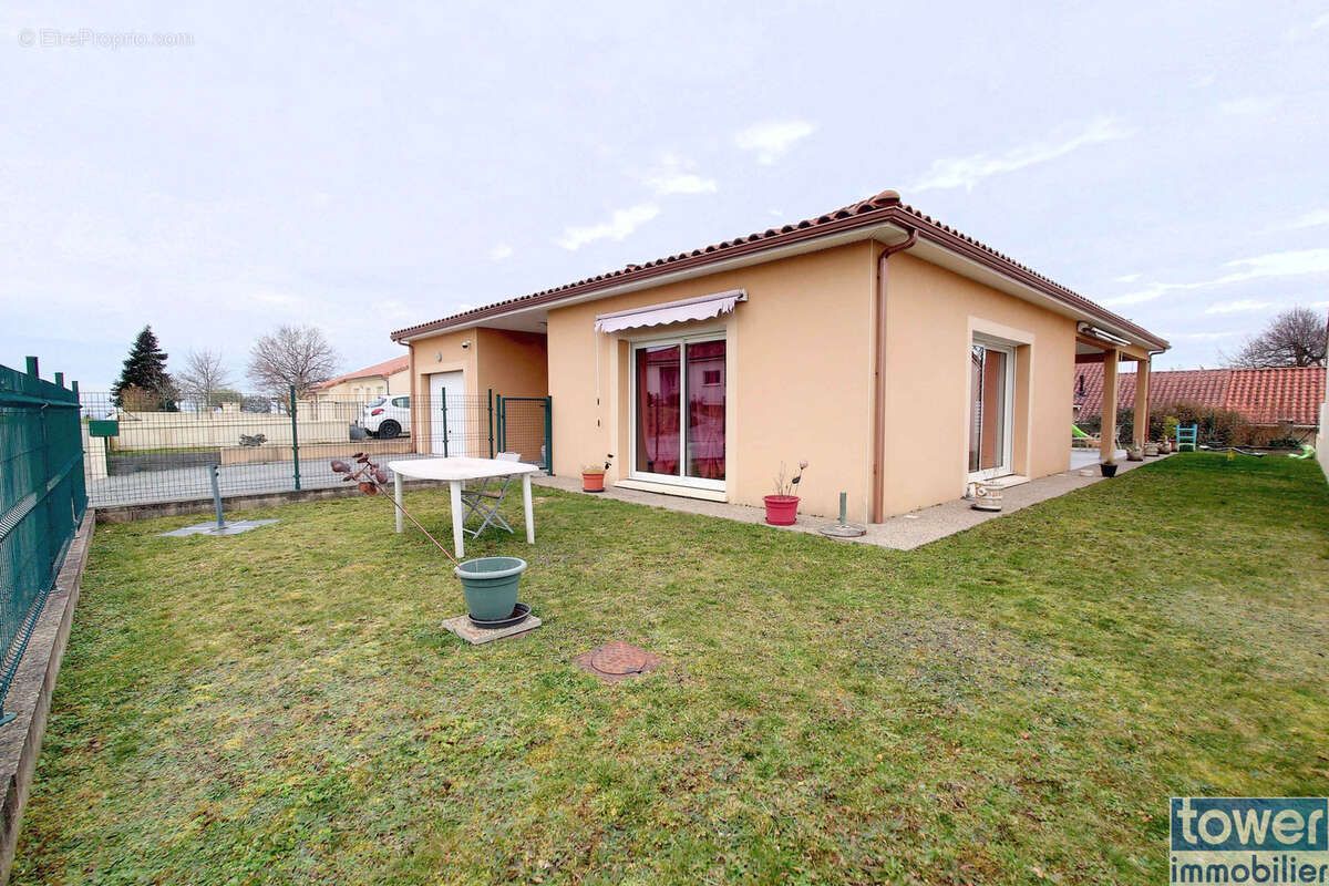 Maison à MALEVILLE