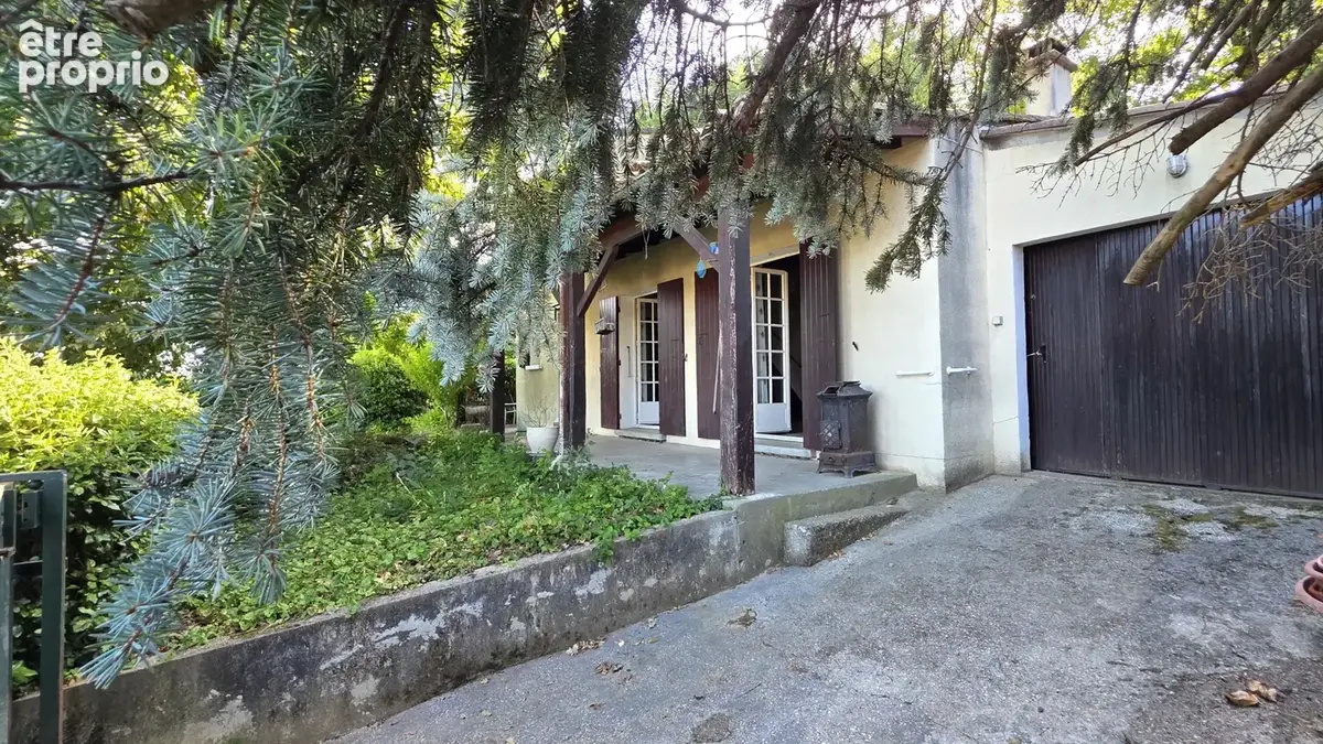 Maison à MONTELEGER