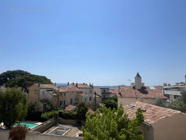TOULON, Le Mourillon, vaste T2 + terrasse et cave à deux pas des plages et des commerces - photo 3