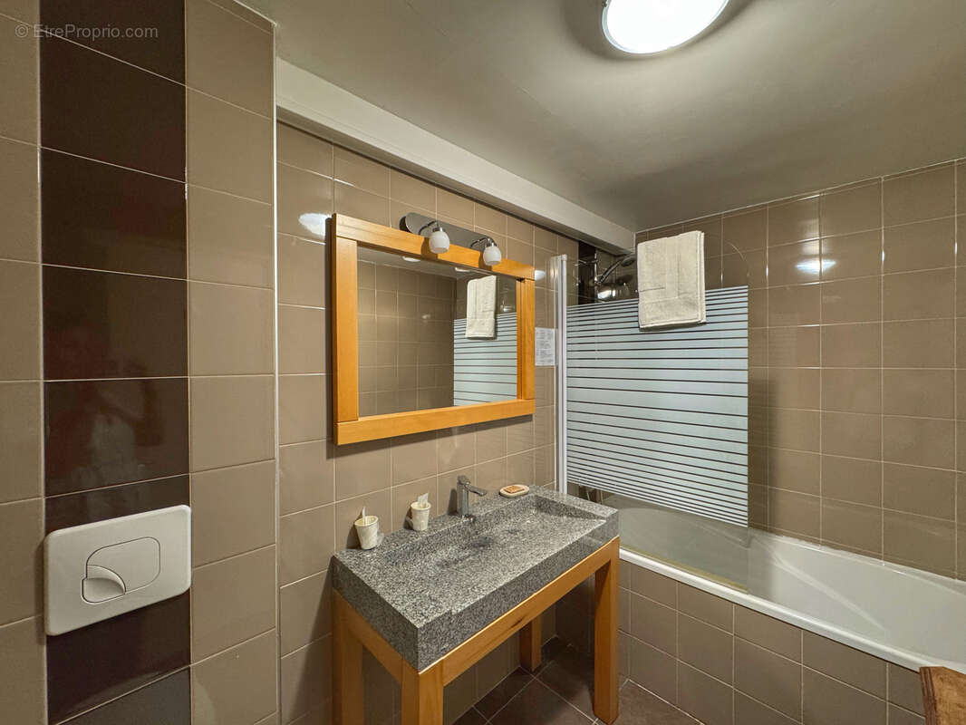 Commerce à SAINT-JEAN-PIED-DE-PORT