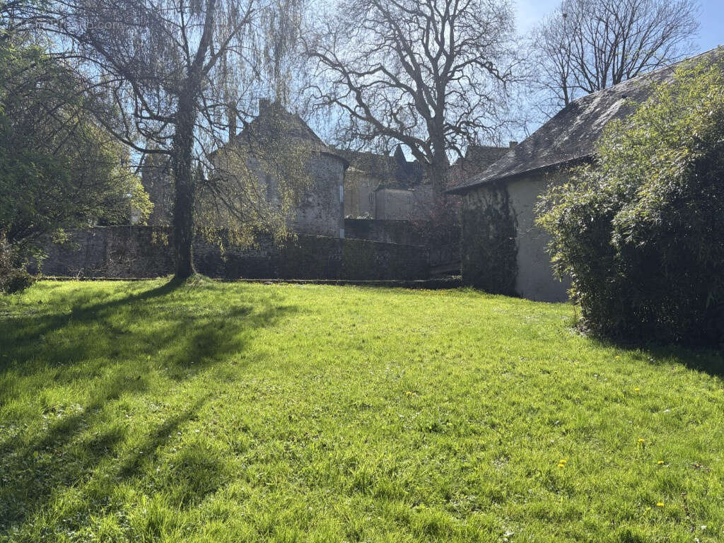 Maison à ARNAC-POMPADOUR