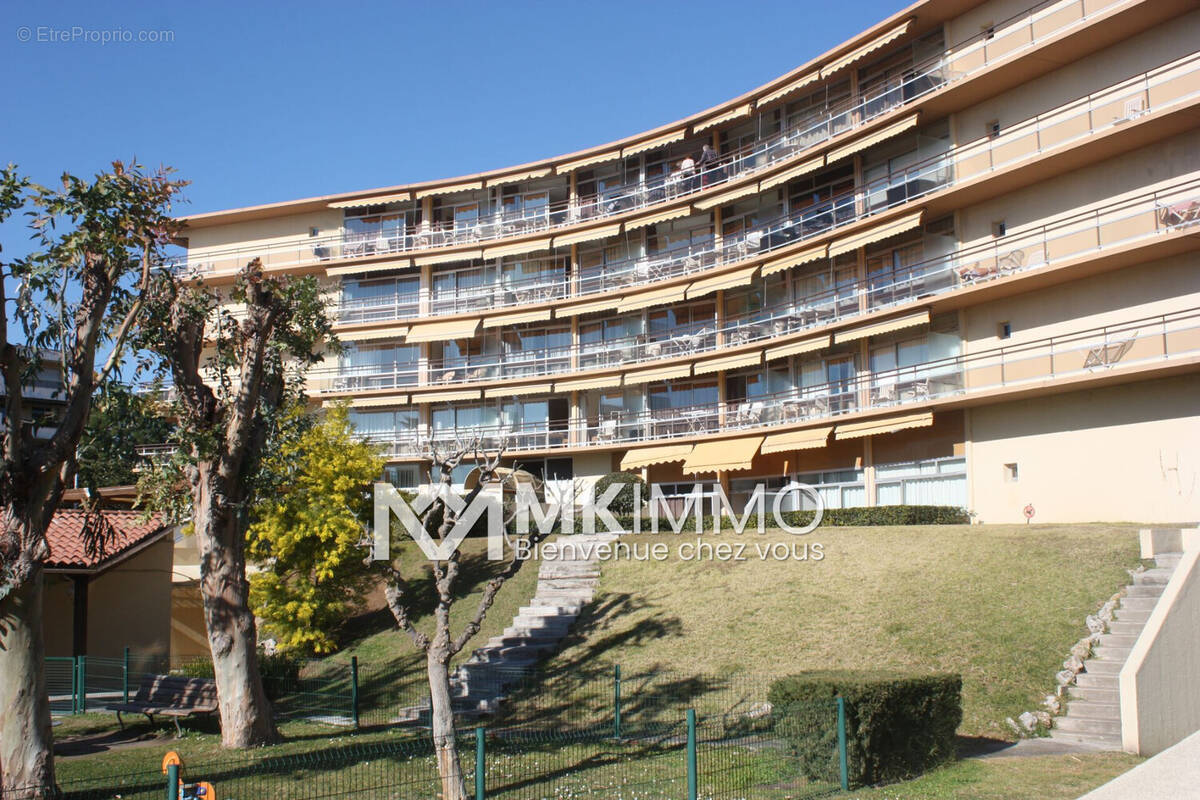 Appartement à SAINT-LAURENT-DU-VAR