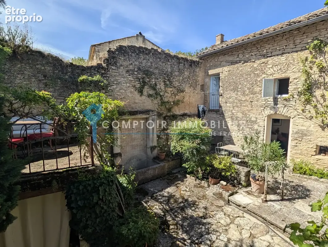 Dept 84 - Goult - Ravissante et atypique propriété en pierre 150 m2 + terrain avec garage et piscine non atten - photo 3