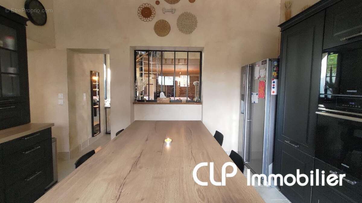 Maison 360 m² à Charols  - photo 8