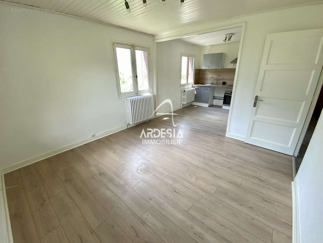 Appartement à SAINT-JULIEN-MONT-DENIS