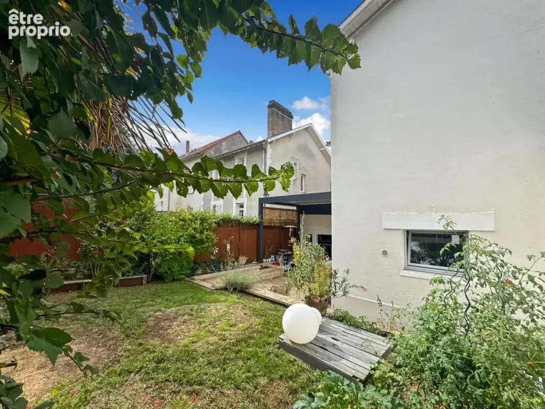Périgueux centre – Maison de charme rénovée avec garage et jardin - photo 16