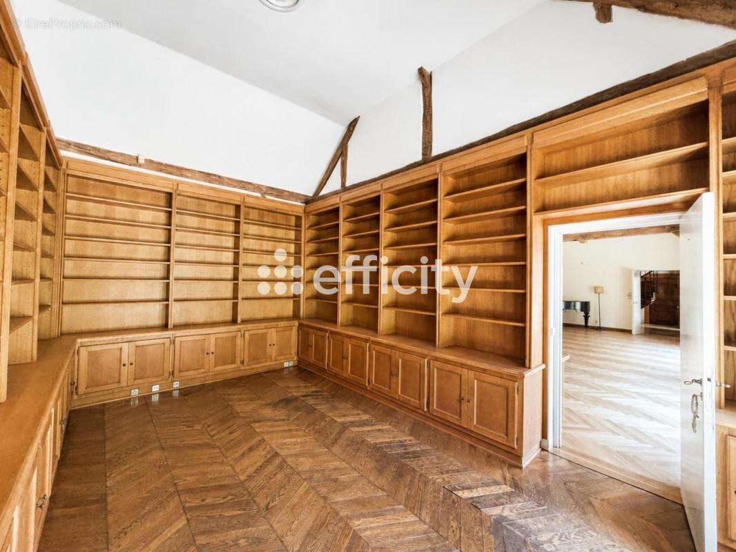 Maison 330 m² à Villers-Saint-Frambourg  - photo 11