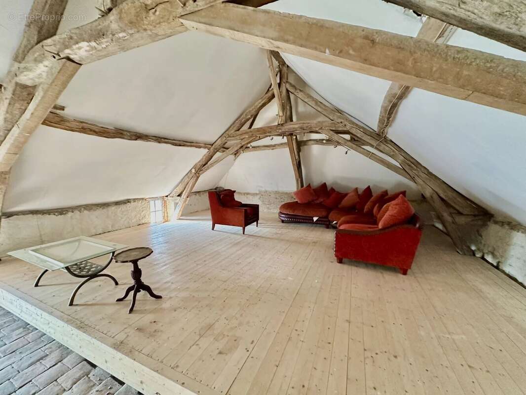 Charmante maison située en plein cœur du centre du village - photo 7