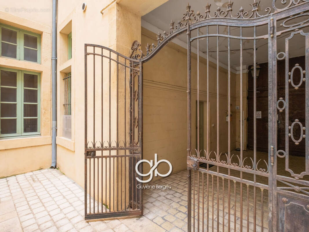 Appartement de caractère dans hôtel particulier à béziers   88 m2   volumes   charme ancien - photo 6